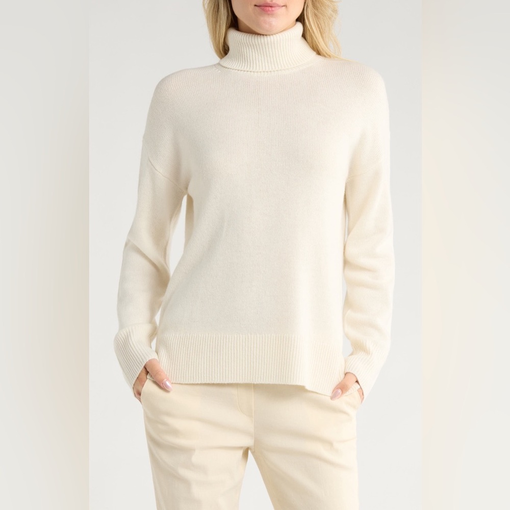 Theory | Cream Turtleneck Cashmere Sweater | Size P (Small)
